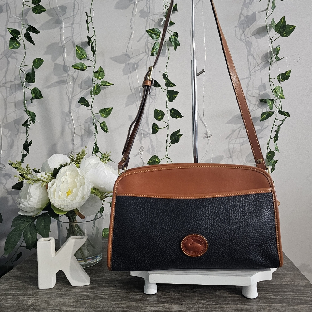 DOONEY & BOURKE EUC Vintage All Weather Leather crossbody bag